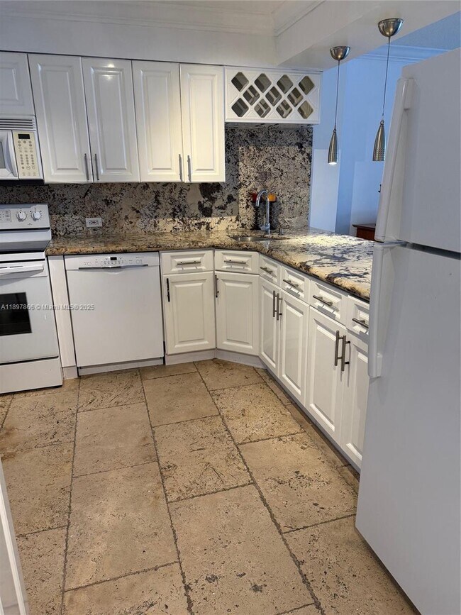 Building Photo - 5701 Collins Ave