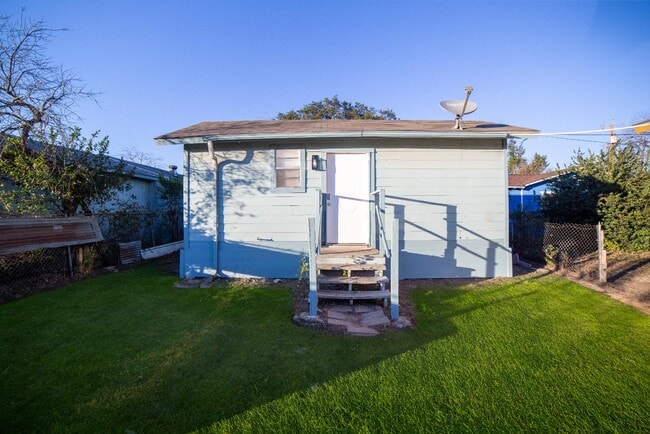 Foto del edificio - 611 Rochambeau St