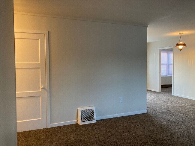 Foto del edificio - 319 Douglass Ave