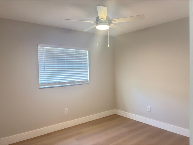 Foto del edificio - 10935 Gable St