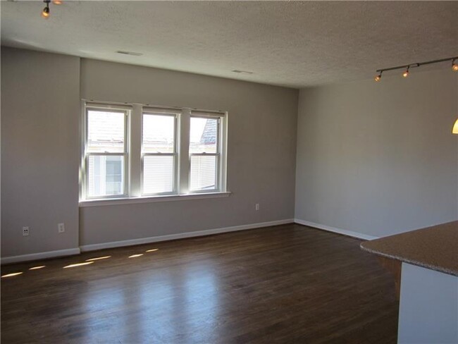 Building Photo - 600 S Negley Ave