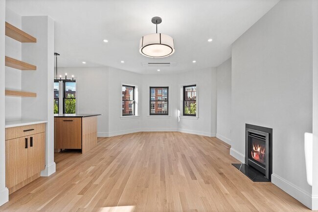 Building Photo - 903 Beacon St