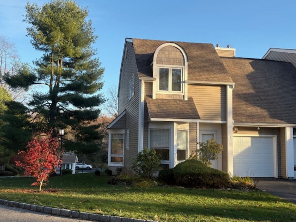 Primary Photo - 1 Spring Pond Dr