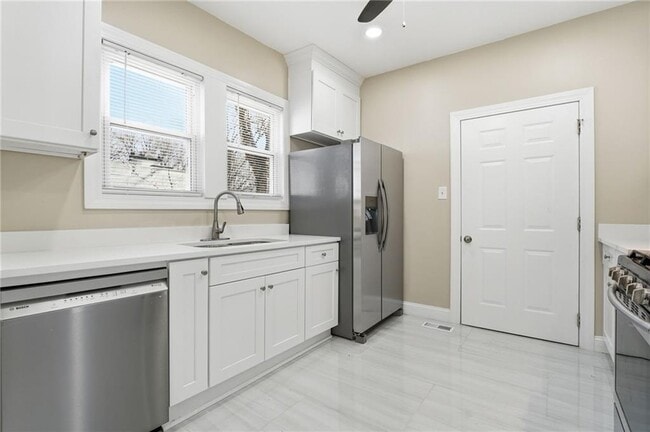 Building Photo - 393 8th St NE