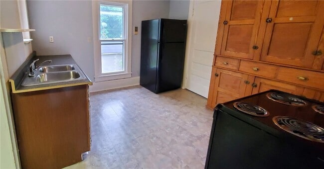 Building Photo - 154 Thacher St