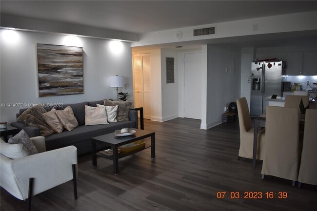 Foto del edificio - 13499 Biscayne Blvd