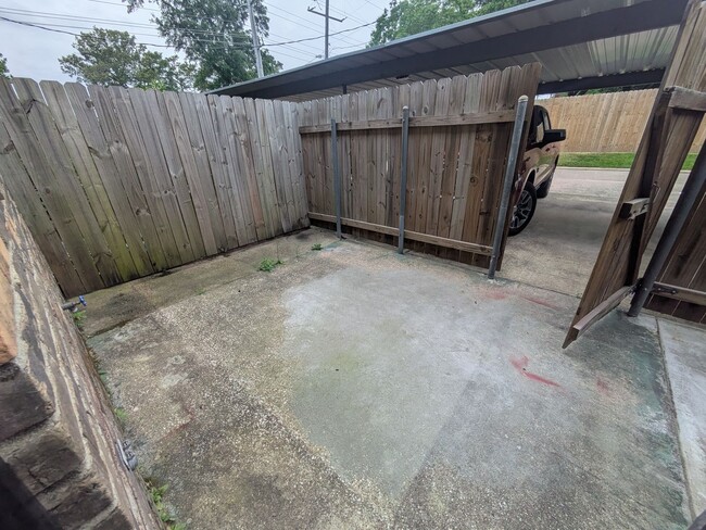 Building Photo - Townhome in the Heart of Beaumont!