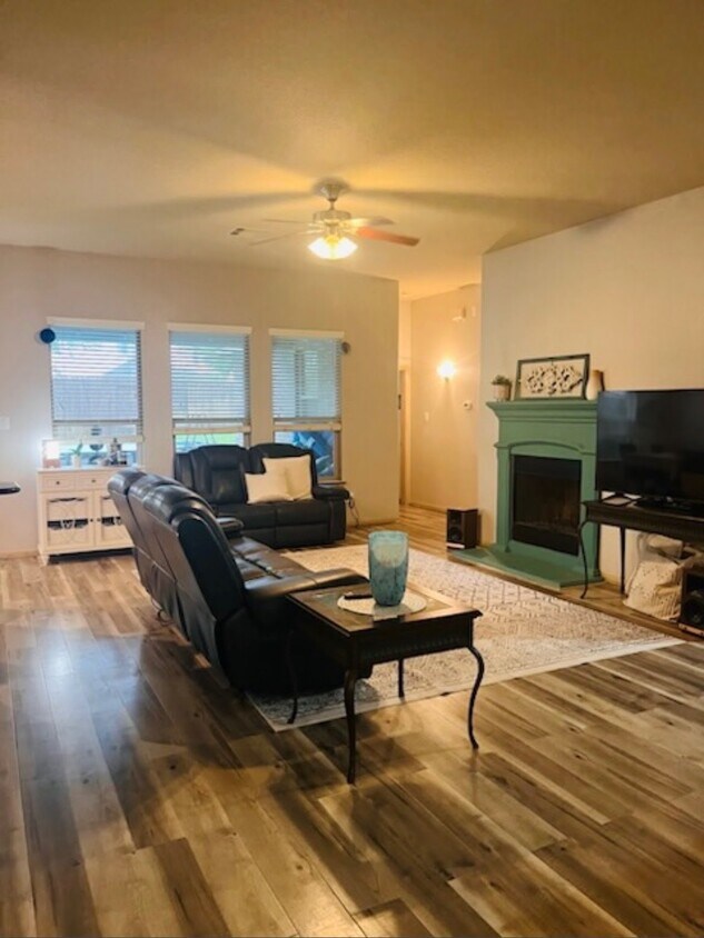 Foto del edificio - 22054 Mission Canyon Ln