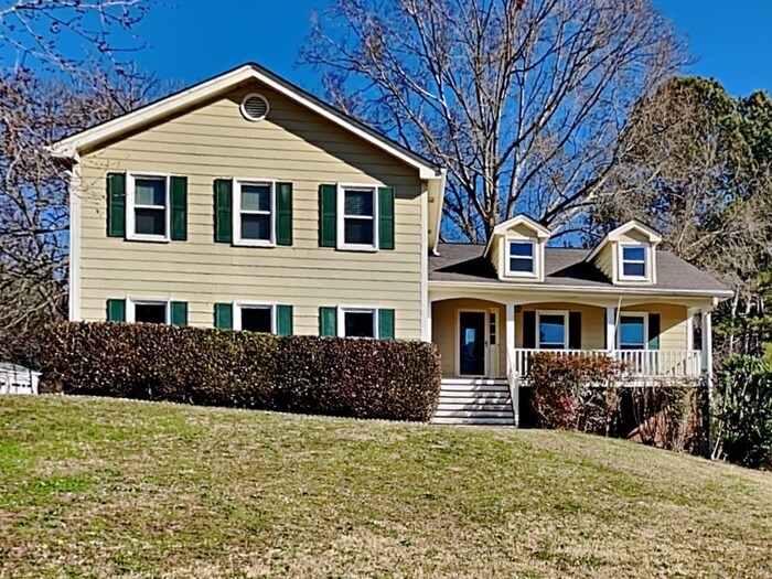 Primary Photo - Large 4 Bed Home with character and charm!