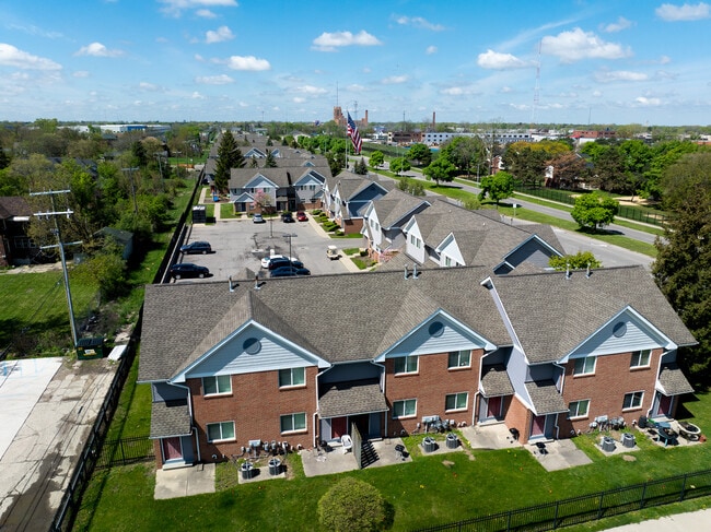Building Photo - Benjamin Manor Townhomes