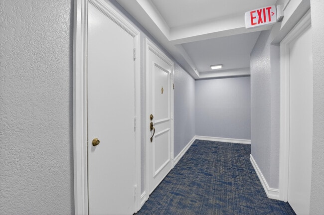 Foto del edificio - 7754 Lakeside Blvd