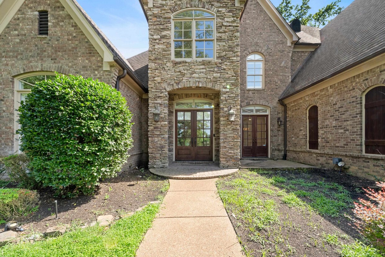 Primary Photo - 375 Westbury Ln