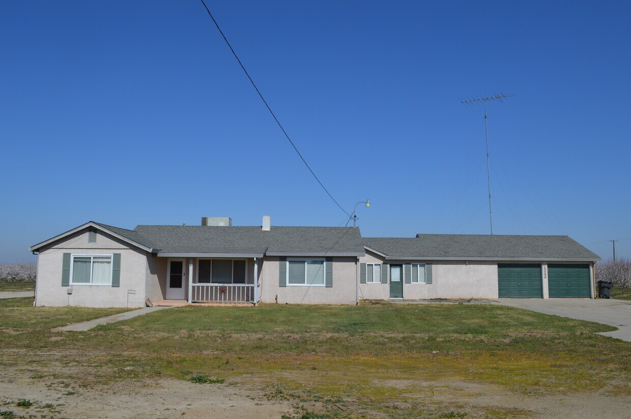 15290 Sunset Dr, Livingston, CA 95334 House Rental in Livingston, CA