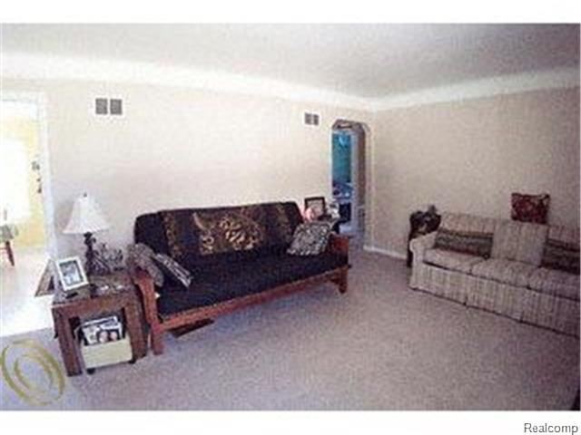 Foto del edificio - 22200 Revere St