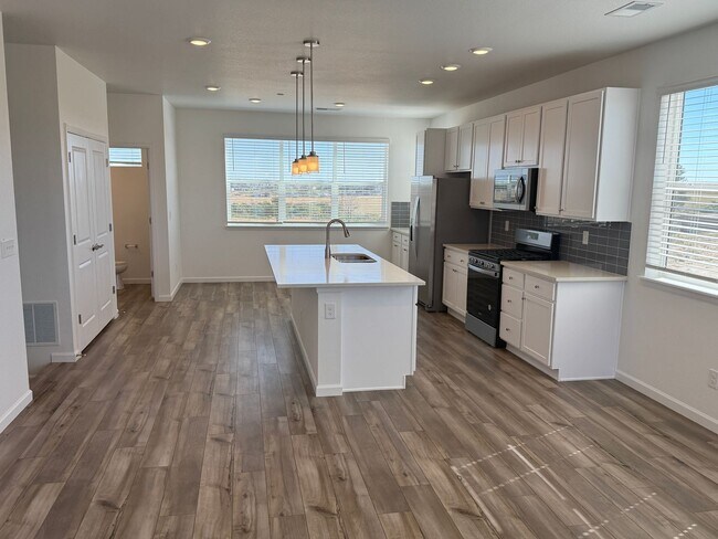 Foto del edificio - BRAND NEW 3 bedroom townhome in Castle Pines!