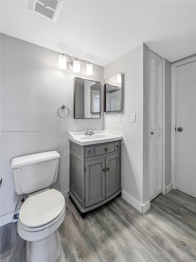 Foto del edificio - 3475 N Country Club Dr