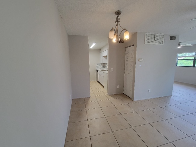 Foto del edificio - 5303 Summerlin Rd