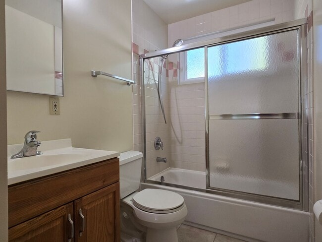 Building Photo - Renovated Home with New Kitchen, Stainless...