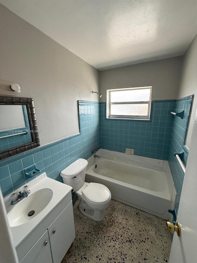 Building Photo - 3045 NW 21st Ct