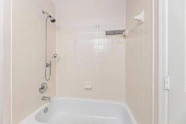 Foto del edificio - 3343 Cape May Ct