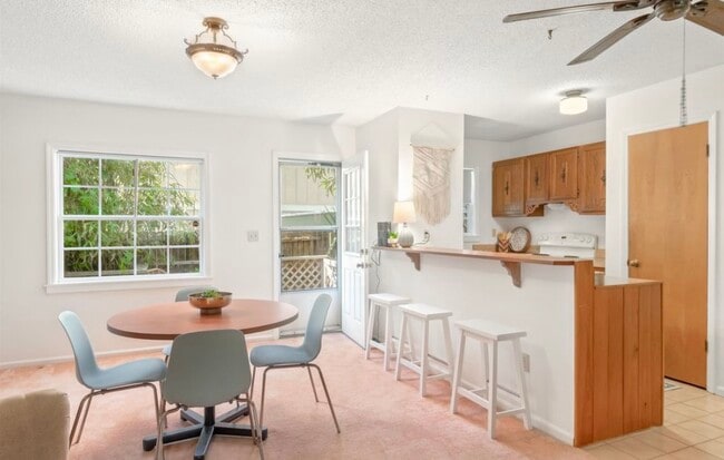 Building Photo - 1701 Castile St