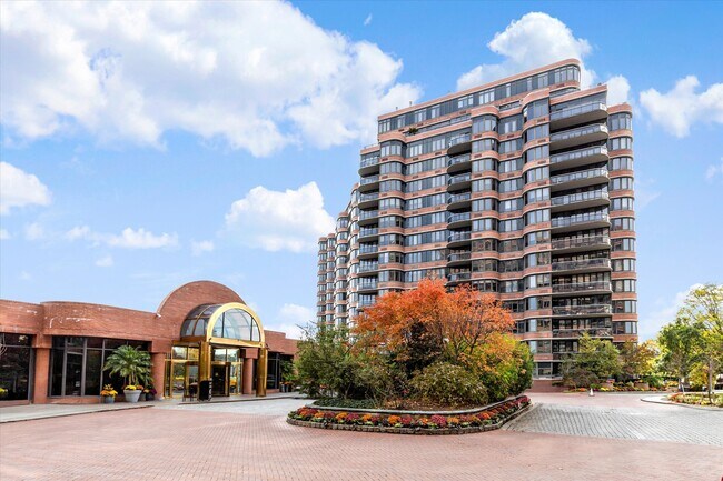 Foto del edificio - 100 Carlyle Dr