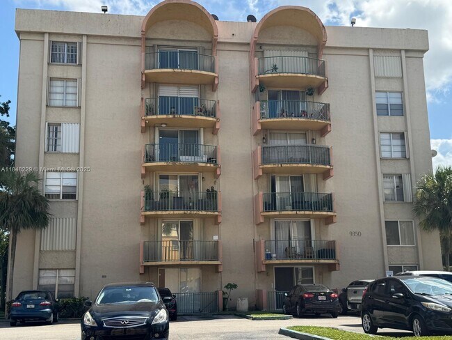 Foto del edificio - 9350 Fontainebleau Blvd