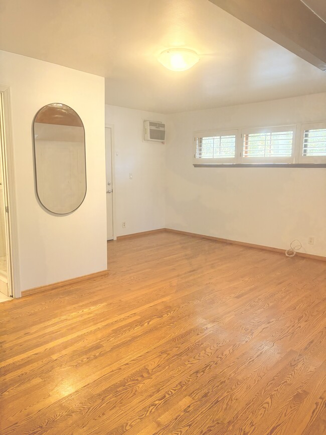 Building Photo - 5504 Calhoun Ave