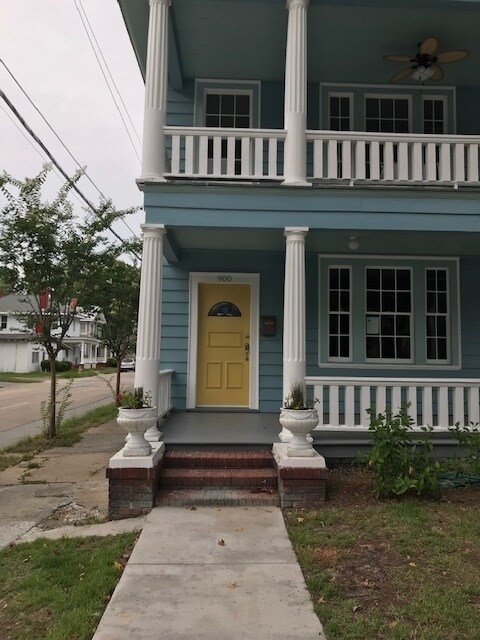 Building Photo - 900 E Park Ave