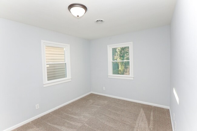 Building Photo - Charming Single Family Home