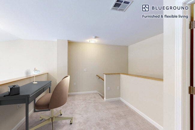 Building Photo - 1000 Bay Dr