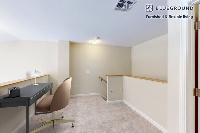 Building Photo - 1000 Bay Dr