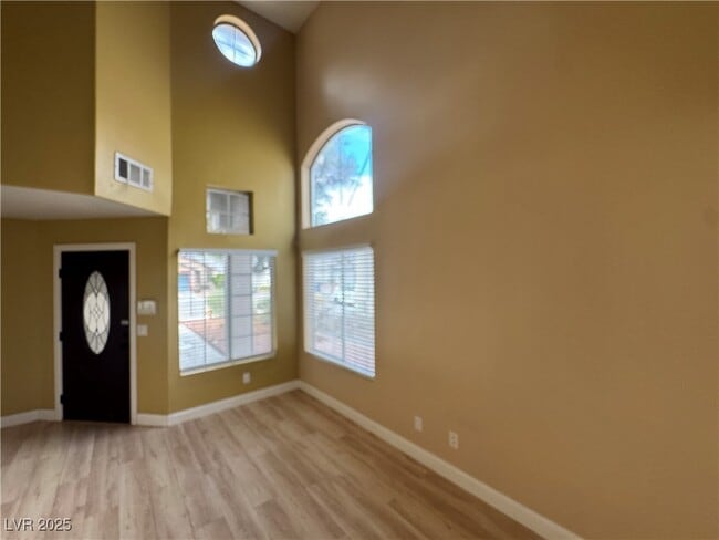 Building Photo - 4454 Bertram Ln