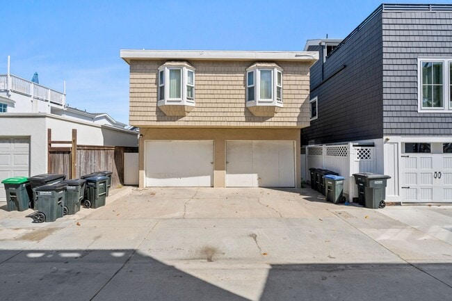 Building Photo - 403 38th St