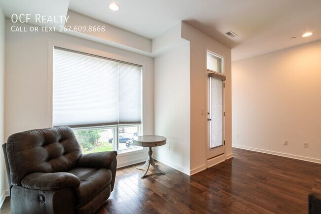 Building Photo - Three Bed Brewerytown Townhome