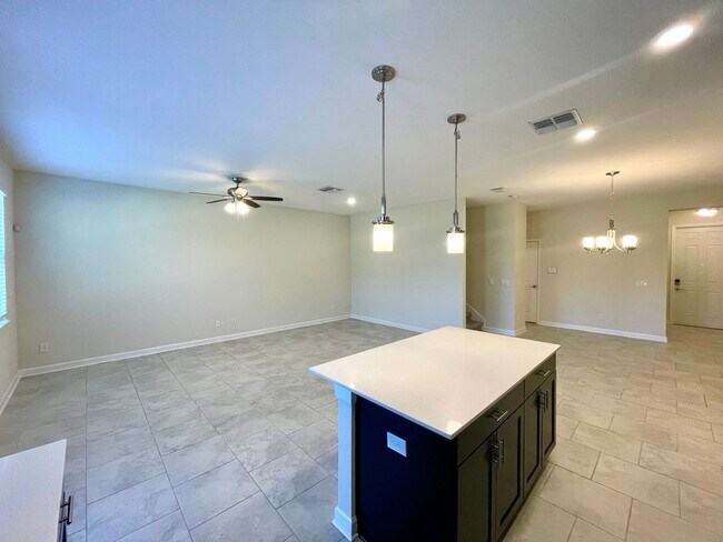 Foto del edificio - 4 Bedroom, 3.5 Bath Townhome in Lake Nona-...