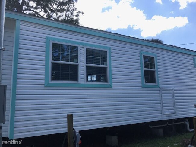 Building Photo - 1895 N Tamiami Trail