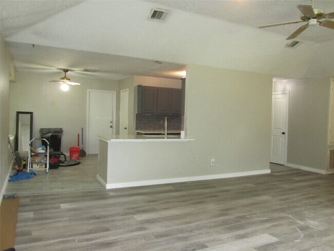 Building Photo - 2506 Portland Dr