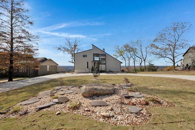 Building Photo - 294 Shades Crest Rd