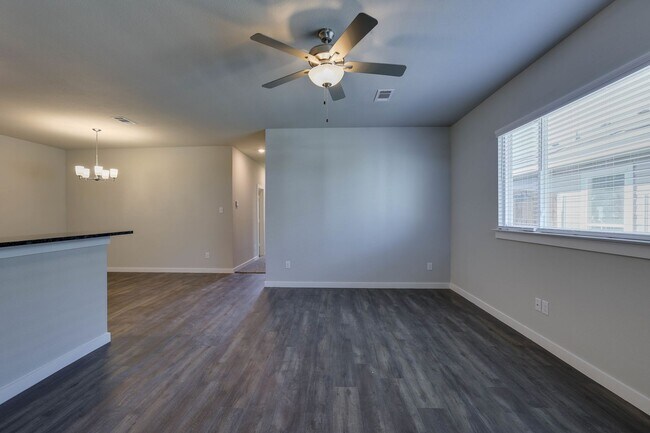 Foto del edificio - AVAILABLE NOW! GORGEOUS 3 BEDROOM DUPLEX L...