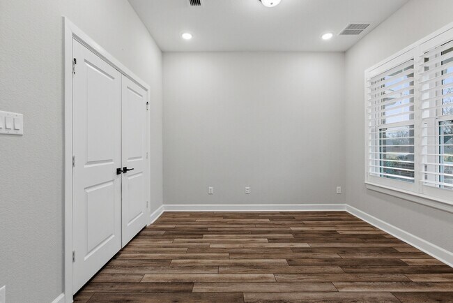 Foto del edificio - 2151 Creekside Breeze Dr