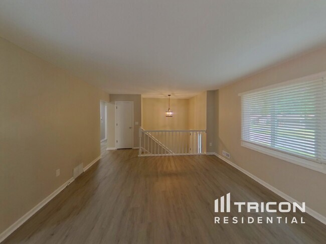Foto del edificio - 12235 Hillsboro Ave