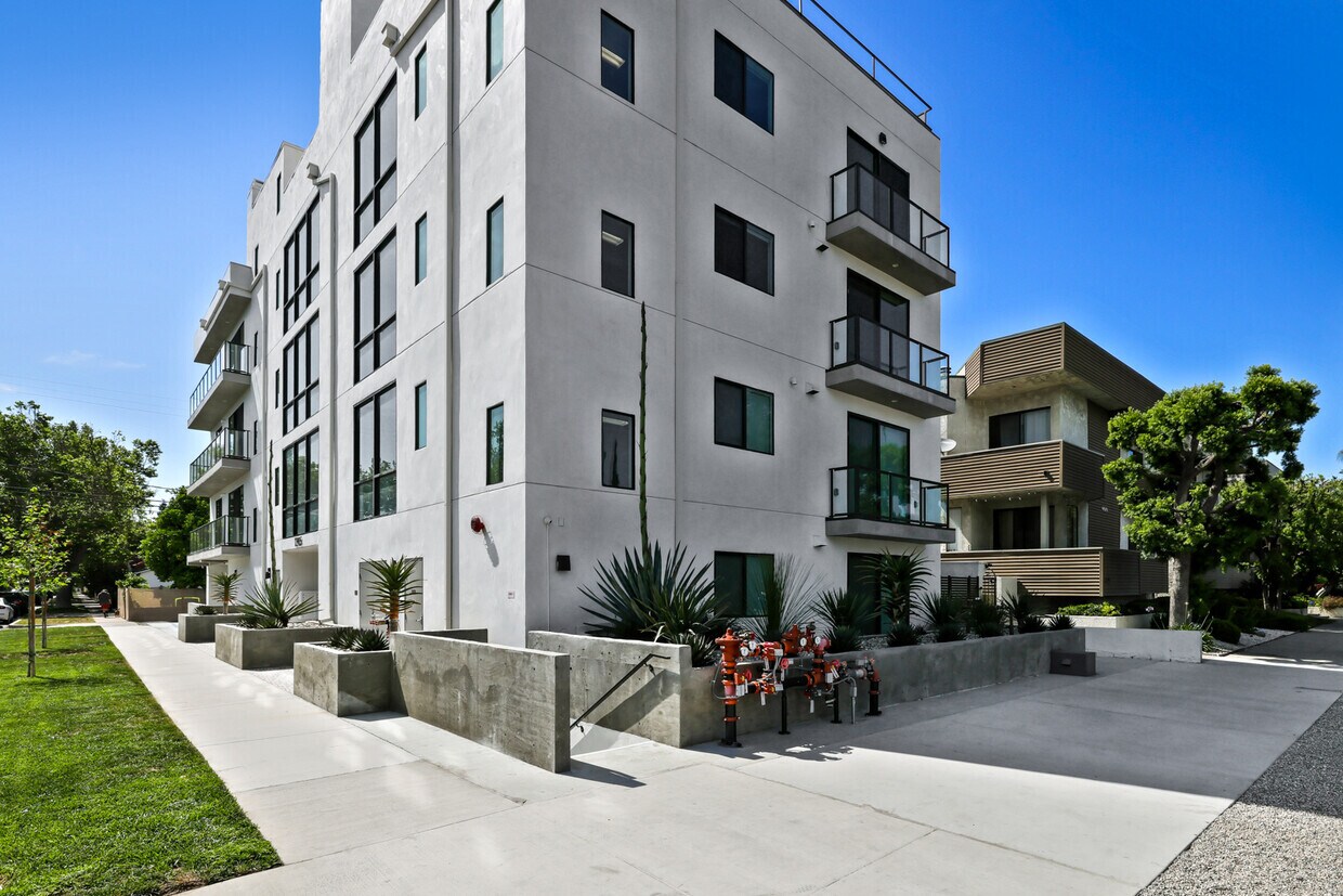 Primary Photo - 12905 Landale St