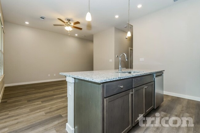Interior Photo - Tricon Garland