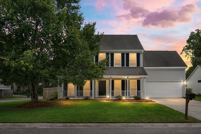 Gorgeous, 2 story, 4 BR, 2.5 BA Home with Fenced Yard near Magnolia Gardens - Gorgeous, 2 story, 4 BR, 2.5 BA Home with Fenced Yard near Magnolia Gardens