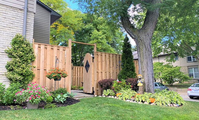 Building Photo - Brier Park Townhomes