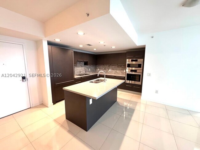 Foto del edificio - 7825 NW 107th Ave