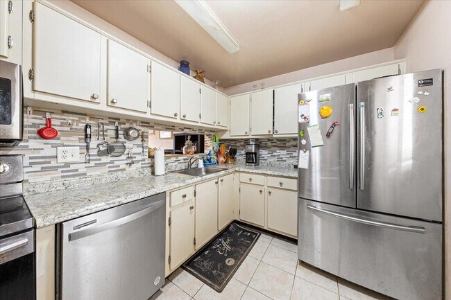 Building Photo - 5160 Las Verdes Cir