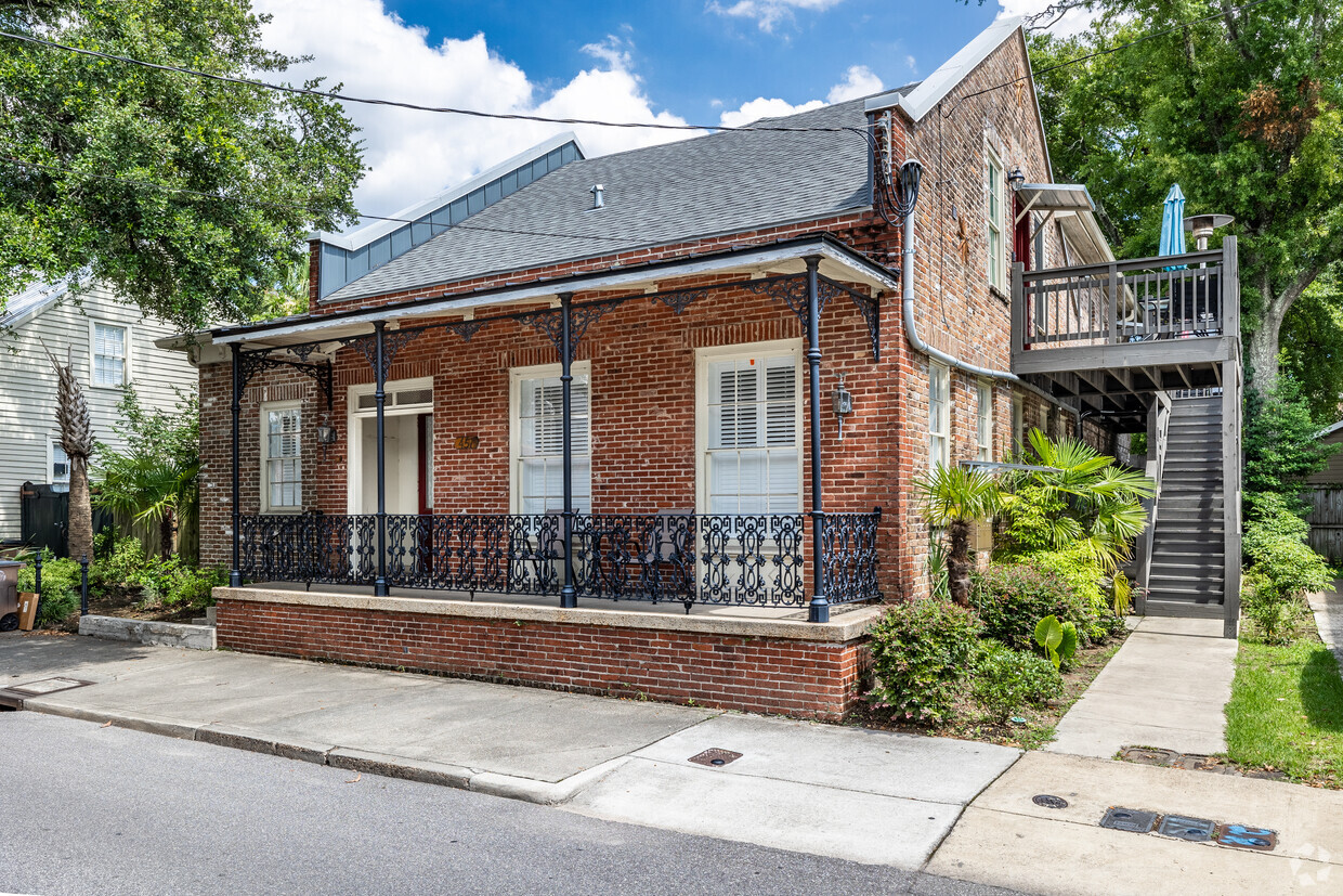 Primary Photo - Conti Bienville Apartments