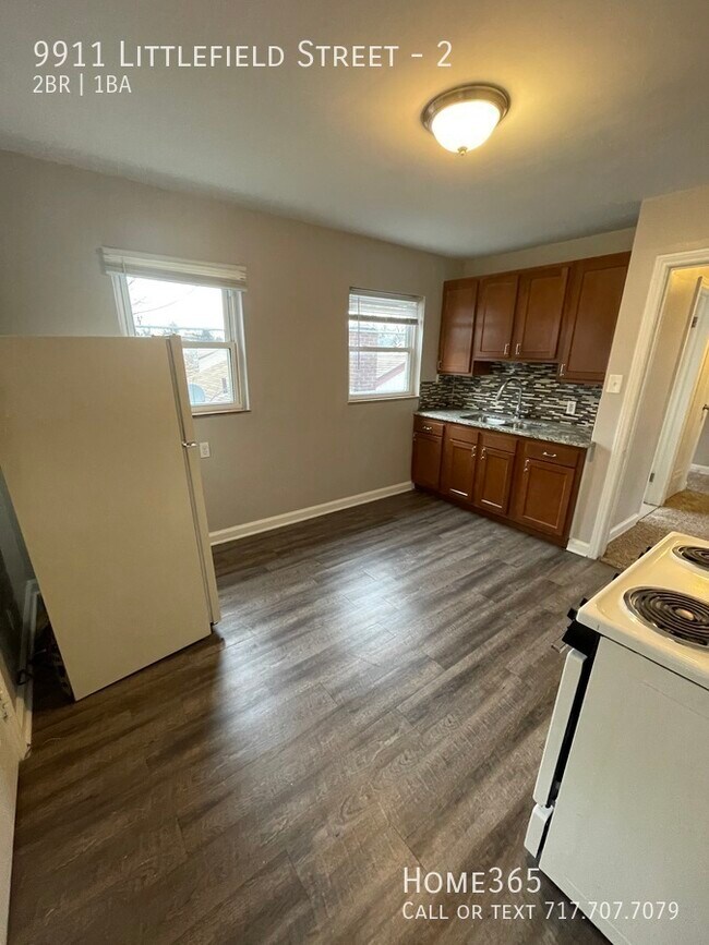 Foto del edificio - GREAT LARGE 2 bed 1 bath  DUPLEX